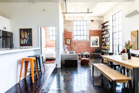 Stylish Warehouse Conversion In The Heart Of Fitzroy - Accommodation Search 1