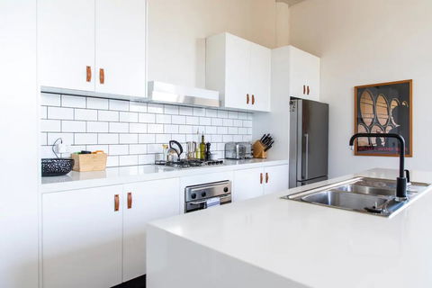 Stylish Warehouse Conversion In The Heart Of Fitzroy - Accommodation Search 3