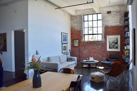 Stylish Warehouse Conversion In The Heart Of Fitzroy - Accommodation Search 0