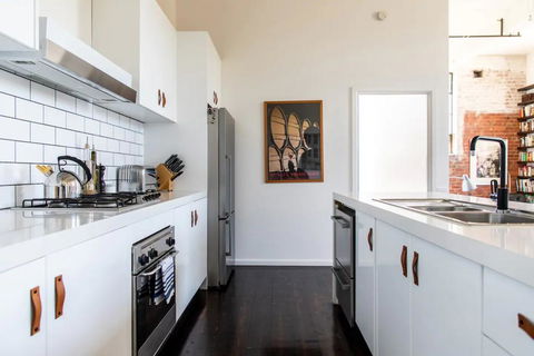 Stylish Warehouse Conversion In The Heart Of Fitzroy - Accommodation Search 2