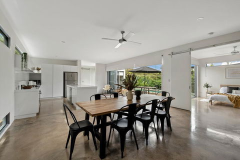 Sundays Beach House - Accommodation Search 1