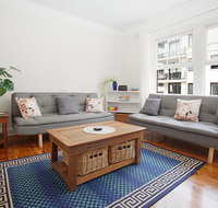 Sunlit 2-bed Apartment Metres From the Beach - Accommodation Search