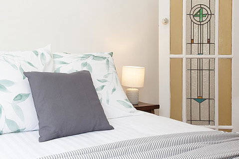 Sunlit 2-bed Apartment Metres From The Beach - Accommodation Search 1