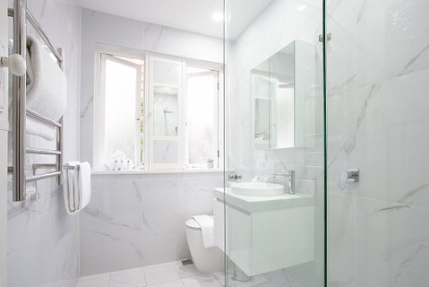 Sunlit 2-bed Apartment Metres From The Beach - Accommodation Search 3