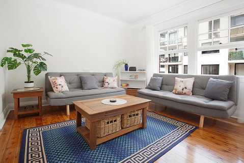 Sunlit 2-bed Apartment Metres From The Beach - Accommodation Search 0