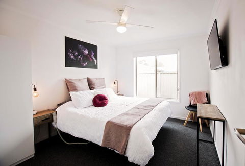 Sunny Shackell - Echuca Moama Holiday Accommodation - Accommodation Search 0
