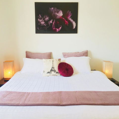 Sunny Shackell - Echuca Moama Holiday Accommodation - Accommodation Search 3