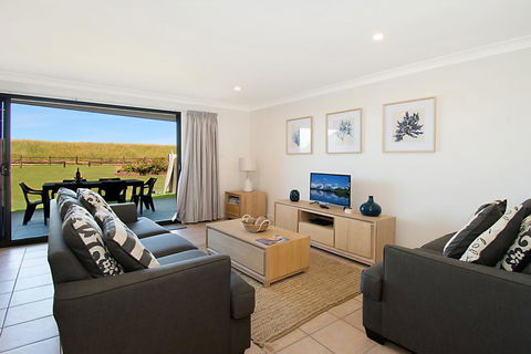 Sunrise Reef Unit 4 - Lennox Head - Accommodation Search 3