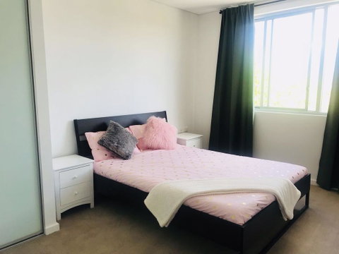 Sunset View 2 Bedroom Apt Next To Station - Accommodation Search 2