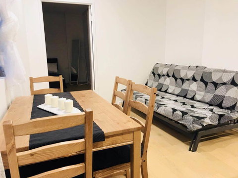 Sunset View 2 Bedroom Apt Next To Station - Accommodation Search 1