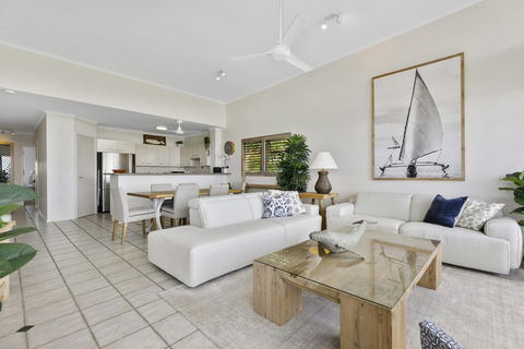 Sunshine Beach Penthouse With Beach Views - Unit 9/21 Park Crescent, Sunshine Beach - Accommodation Search 2