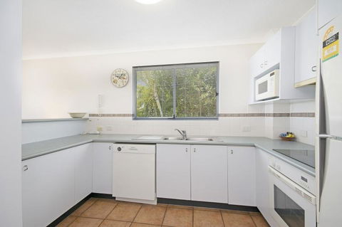 Sunshine Cove, Across The Road From The Beach - Accommodation Search 3