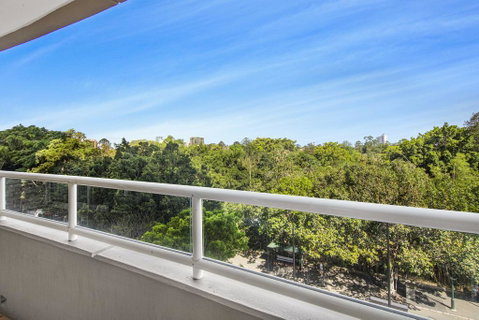 Super Convenient Apartment With Garden Views - Accommodation Search 0