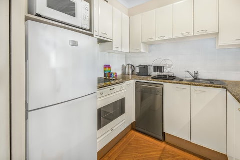Super Convenient Apartment With Garden Views - Accommodation Search 3