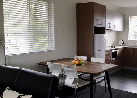 Superb 2 BR Apartment Minutes To CBD- Cen8 - Accommodation Search 1