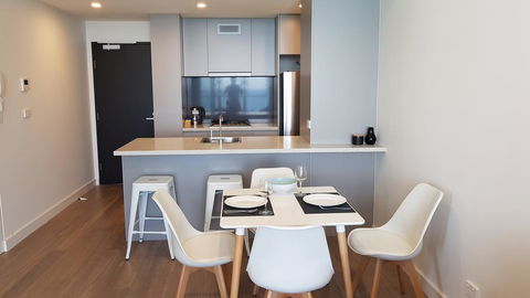 Supercar Fan's Dream - Track Side Apartment #1 - Accommodation Search 2