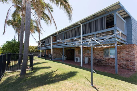 Surf And Sunsets, Beach Holiday Home Mandurah - Accommodation Search 1