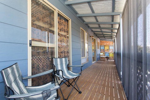 Surf And Sunsets, Beach Holiday Home Mandurah - Accommodation Search 0