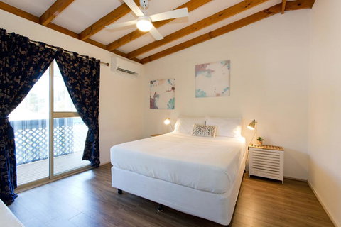 Surf And Sunsets, Beach Holiday Home Mandurah - Accommodation Search 3