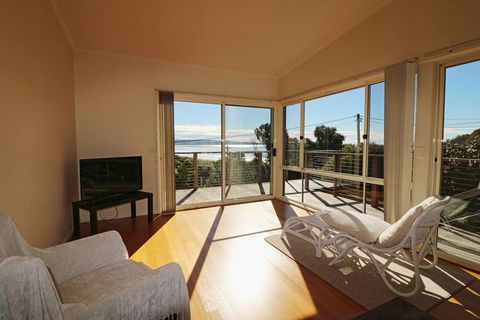 Surfside - Accommodation Search 0