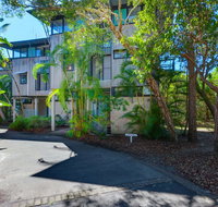 Surfside Beach House 17 - Rainbow Shores Swimming pool 2 minute walk to beach air conditioning relax here - Accommodation Search