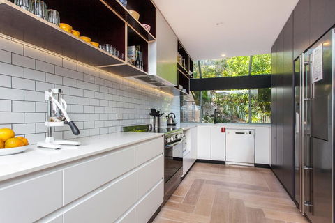 Surfside6 @ James Cook - Clarkes Beach - Accommodation Search 3