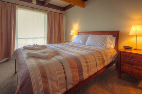 Swimmers' Rest - Uninterrupted Panoramic Ocean Views - Accommodation Search 1
