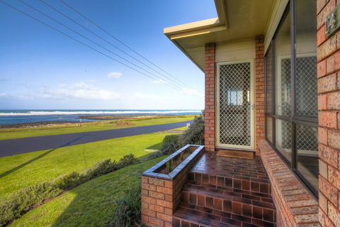 Swimmers' Rest - Uninterrupted Panoramic Ocean Views - Accommodation Search 0