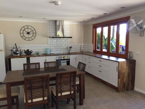 TAKURA HEIGHTS Modern Country Apartment With Pool Access - Accommodation Search 0