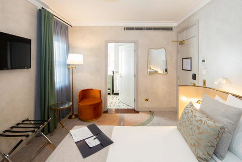 Tattersalls Hotel - Accommodation Search 1