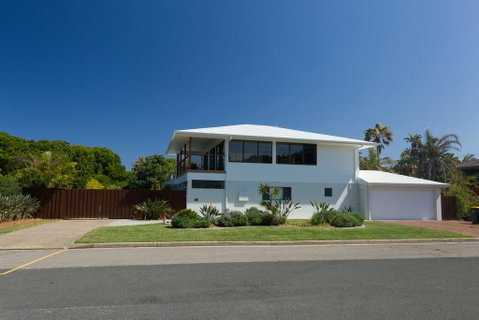 The Beach House At One Mile - 6 Burrawong - Accommodation Search 1