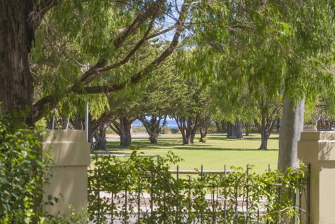 The Beach Retreat - Accommodation Search 0