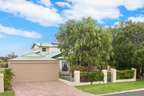 The Beach Retreat - Accommodation Search 1