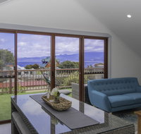 South Arm Luxury Loft - Accommodation Search