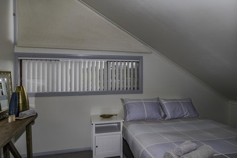 South Arm Luxury Loft - Accommodation Search 1