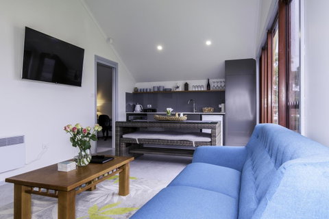 South Arm Luxury Loft - Accommodation Search 12