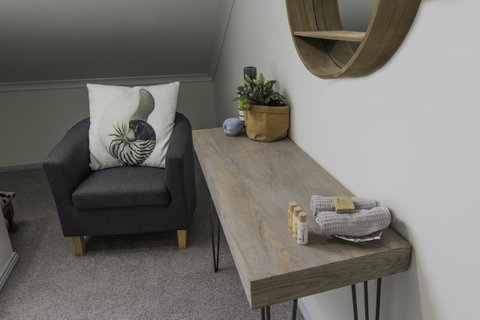 South Arm Luxury Loft - Accommodation Search 5