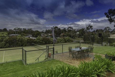 South Arm Luxury Loft - Accommodation Search 3