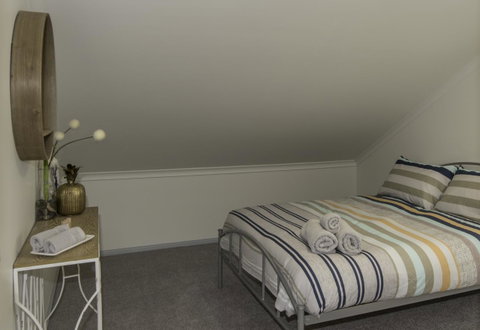 South Arm Luxury Loft - Accommodation Search 7