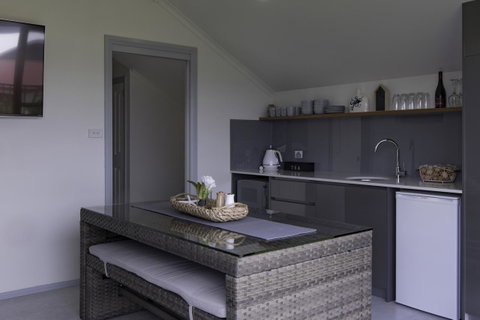 South Arm Luxury Loft - Accommodation Search 13