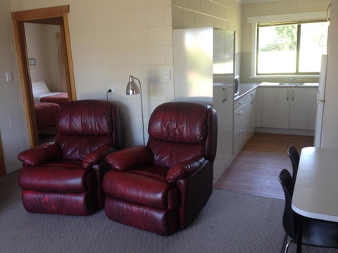 Willaway Motel Apartments - Accommodation Search 4