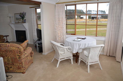 Buttons Cottage For Canyon & Rain Forest Walks With In House Dining - Accommodation Search 12