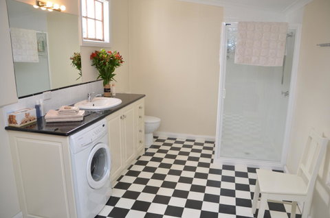 Buttons Cottage For Canyon & Rain Forest Walks With In House Dining - Accommodation Search 23