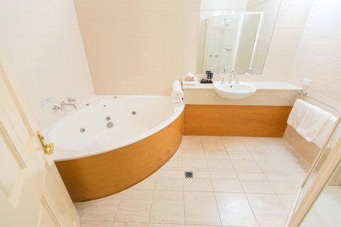 Strahan Village - Accommodation Search 23