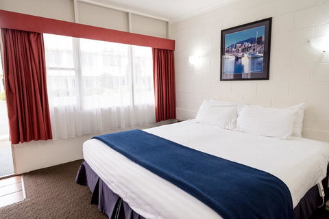 Edgewater Hotel - Accommodation Search 27