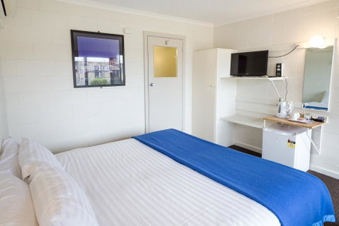 Edgewater Hotel - Accommodation Search 6