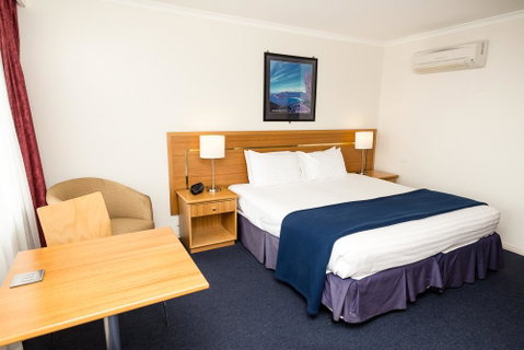 Edgewater Hotel - Accommodation Search 11