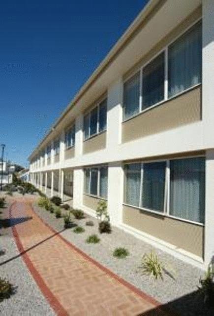 Edgewater Hotel - Accommodation Search 0