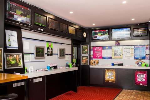 Edgewater Hotel - Accommodation Search 4