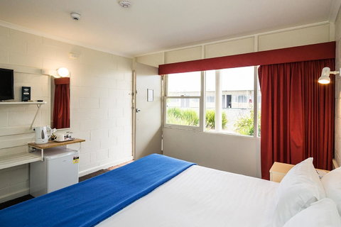 Edgewater Hotel - Accommodation Search 28
